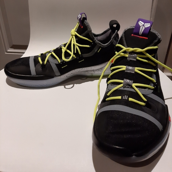 Kobe Bryant Nike Chaos sneakers - Picture 6 of 8